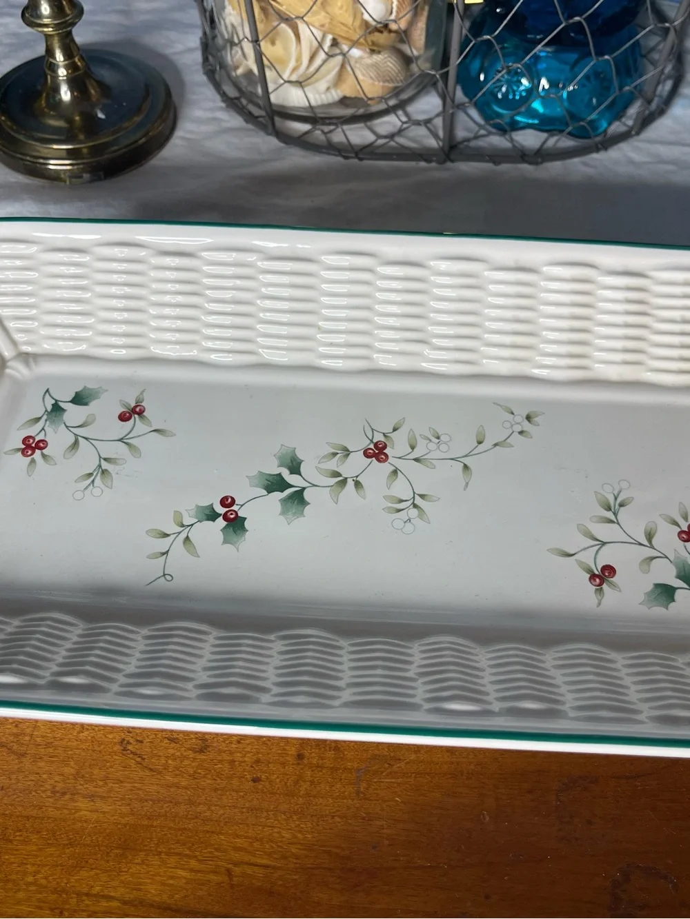 Pfaltzgraff Winterberry woven bread basket tray 6.5